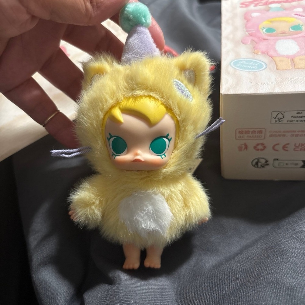 Pocket Friends baby Molly plushie with keychain.